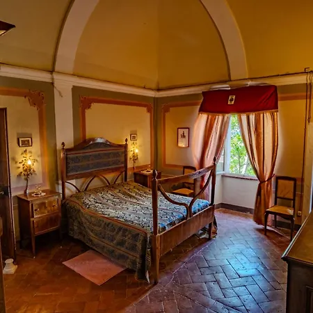 فيلة Castello Montelifre Montisi